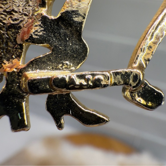 Vintage AJC Signed Art Deco Flapper Lady in a Mirror Figural Brass Brooch - Picture 6 of 11